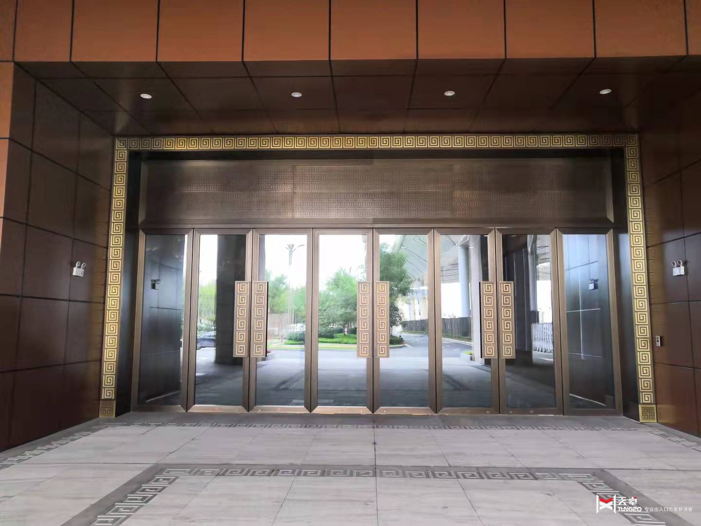 四開(kāi)玻璃銅門(mén)北客站微信圖片_20210916142422.jpg